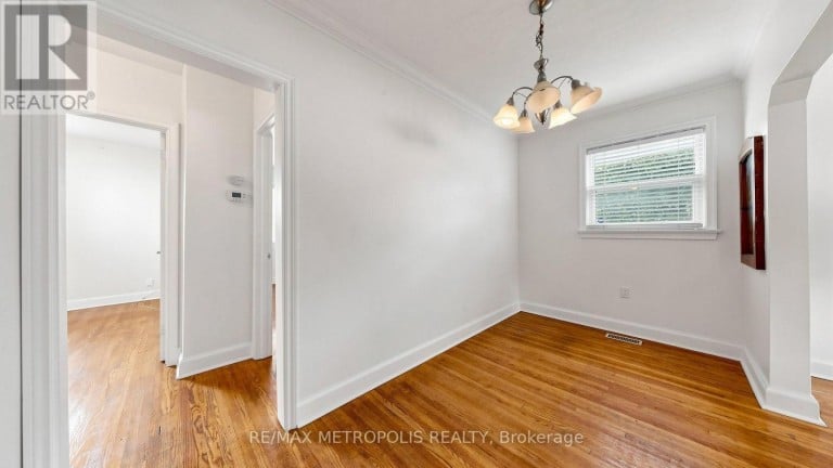 10 DAVIDSON AVENUE, Toronto (Clairlea-Birchmount), Ontario, M1K1C3