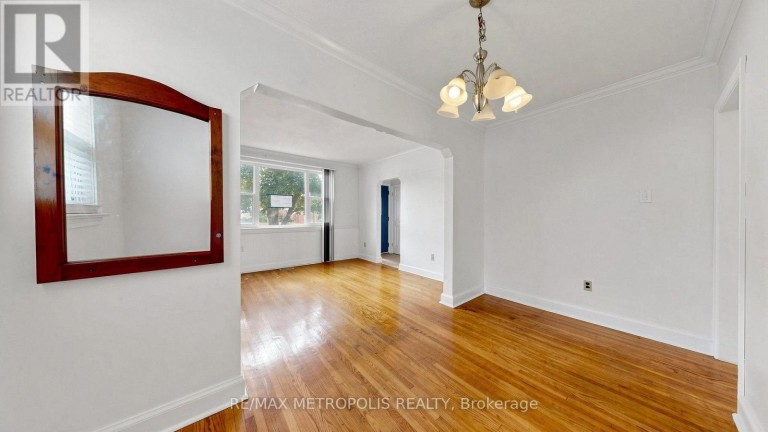 10 DAVIDSON AVENUE, Toronto (Clairlea-Birchmount), Ontario, M1K1C3