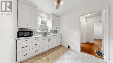 10 DAVIDSON AVENUE Toronto (Clairlea-Birchmount) Ontario photo 12