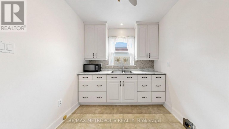 10 DAVIDSON AVENUE, Toronto (Clairlea-Birchmount), Ontario, M1K1C3