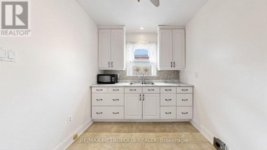 10 DAVIDSON AVENUE Toronto (Clairlea-Birchmount) Ontario photo 13