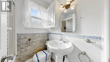 10 DAVIDSON AVENUE Toronto (Clairlea-Birchmount) Ontario photo 16