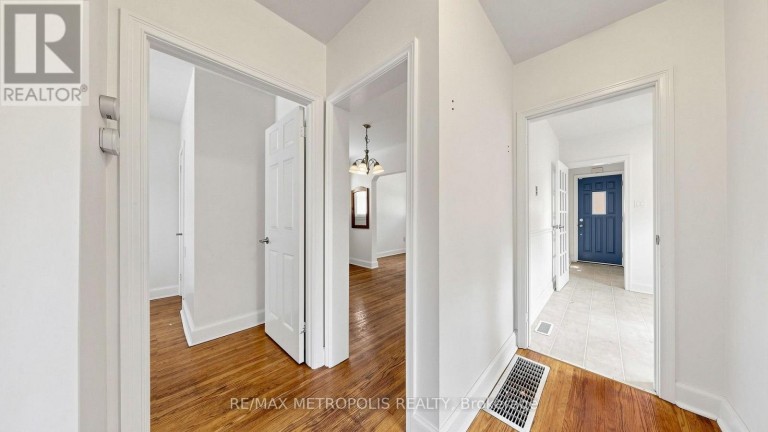 10 DAVIDSON AVENUE, Toronto (Clairlea-Birchmount), Ontario, M1K1C3