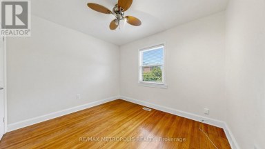 10 DAVIDSON AVENUE Toronto (Clairlea-Birchmount) Ontario photo 20