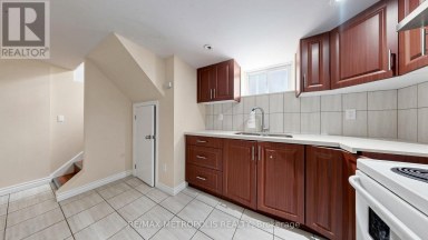 10 DAVIDSON AVENUE Toronto (Clairlea-Birchmount) Ontario photo 27