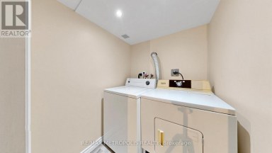 10 DAVIDSON AVENUE Toronto (Clairlea-Birchmount) Ontario photo 37