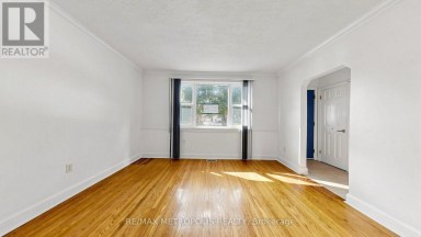 10 DAVIDSON AVENUE Toronto (Clairlea-Birchmount) Ontario photo 6
