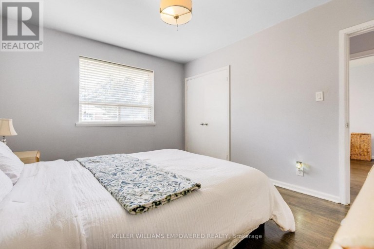 39 CHECKENDON DRIVE, Toronto (Rexdale-Kipling), Ontario, M9W2Y8