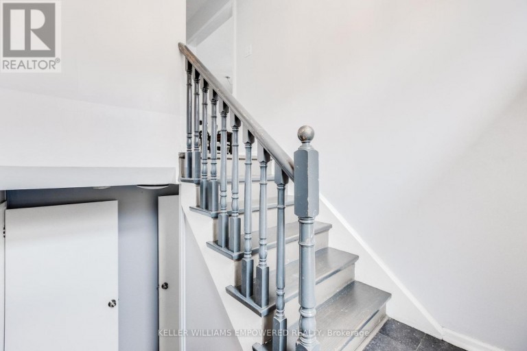 39 CHECKENDON DRIVE, Toronto (Rexdale-Kipling), Ontario, M9W2Y8