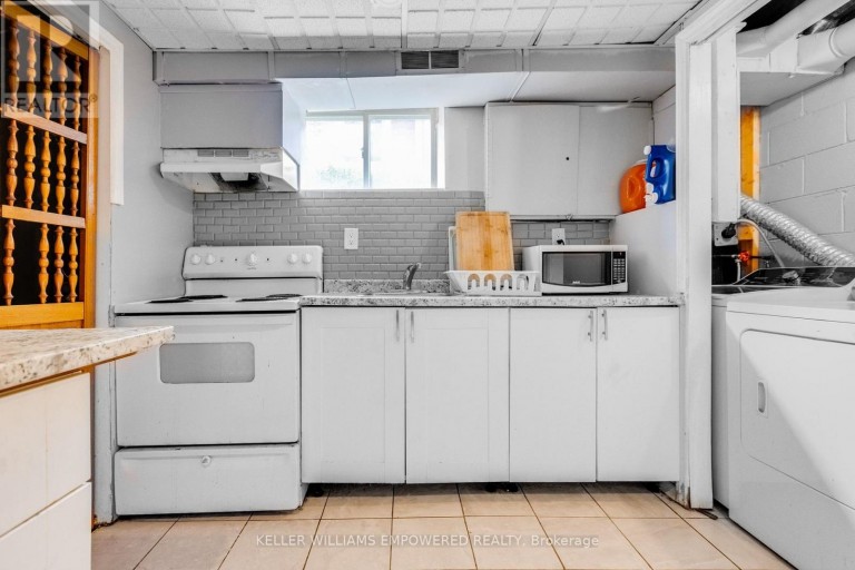 39 CHECKENDON DRIVE, Toronto (Rexdale-Kipling), Ontario, M9W2Y8