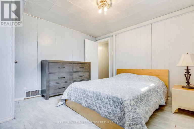 39 CHECKENDON DRIVE, Toronto (Rexdale-Kipling), Ontario, M9W2Y8