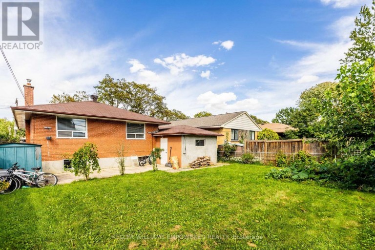 39 CHECKENDON DRIVE, Toronto (Rexdale-Kipling), Ontario, M9W2Y8