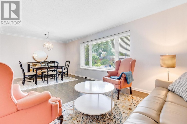 39 CHECKENDON DRIVE, Toronto (Rexdale-Kipling), Ontario, M9W2Y8