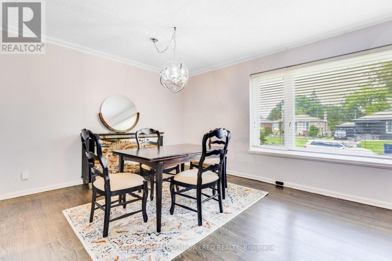 39 CHECKENDON DRIVE, Toronto (Rexdale-Kipling), Ontario, M9W2Y8