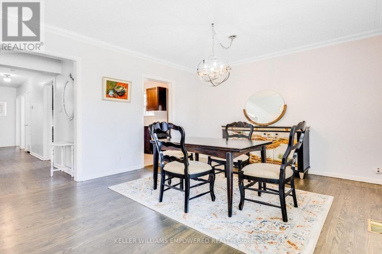 39 CHECKENDON DRIVE, Toronto (Rexdale-Kipling), Ontario, M9W2Y8