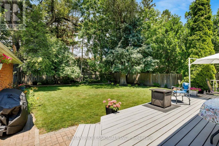106 RATHBURN ROAD, Toronto (Princess-Rosethorn), Ontario, M9A1R7