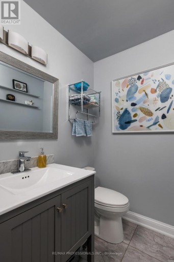 106 RATHBURN ROAD, Toronto (Princess-Rosethorn), Ontario, M9A1R7