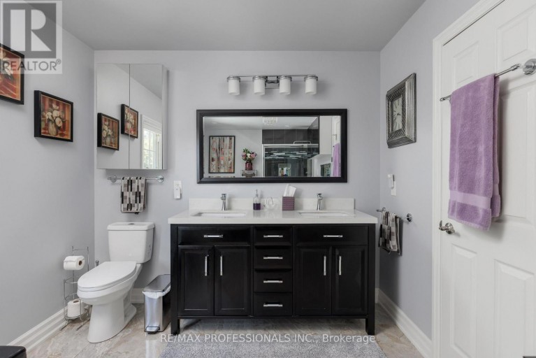 106 RATHBURN ROAD, Toronto (Princess-Rosethorn), Ontario, M9A1R7
