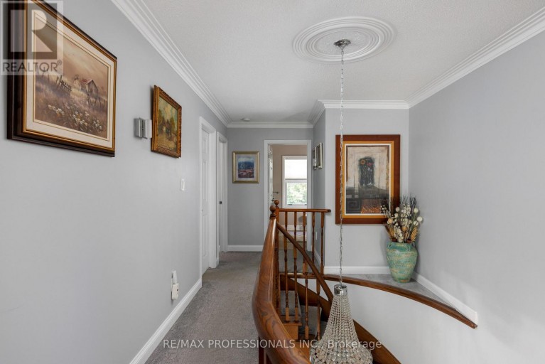 106 RATHBURN ROAD, Toronto (Princess-Rosethorn), Ontario, M9A1R7