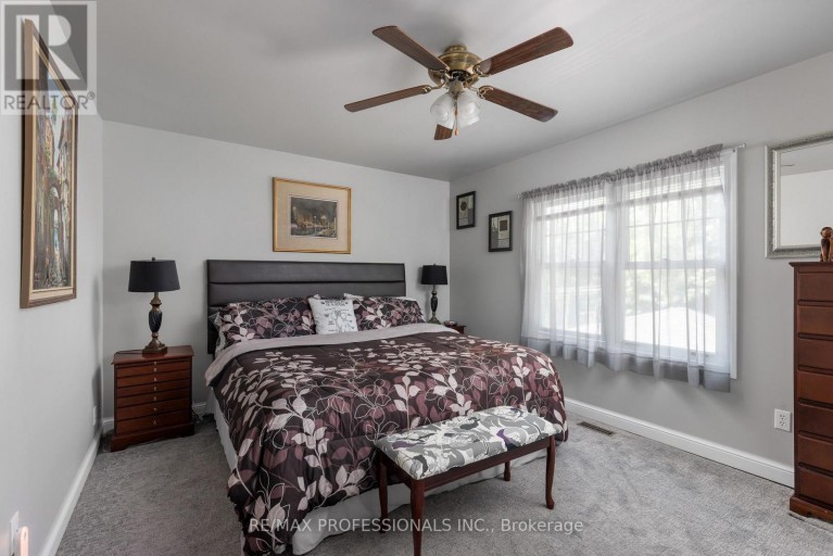 106 RATHBURN ROAD, Toronto (Princess-Rosethorn), Ontario, M9A1R7