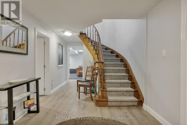106 RATHBURN ROAD, Toronto (Princess-Rosethorn), Ontario, M9A1R7