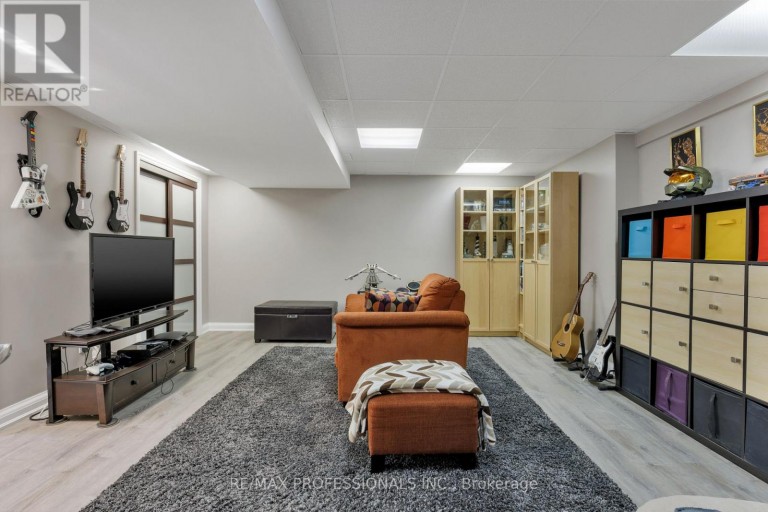 106 RATHBURN ROAD, Toronto (Princess-Rosethorn), Ontario, M9A1R7