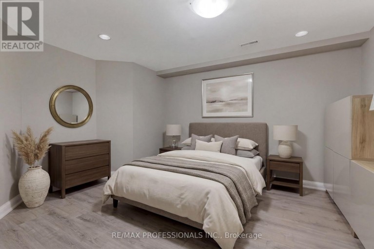106 RATHBURN ROAD, Toronto (Princess-Rosethorn), Ontario, M9A1R7