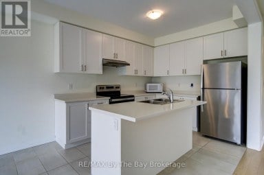 73 FEDERICA CRESCENT Wasaga Beach Ontario photo 15