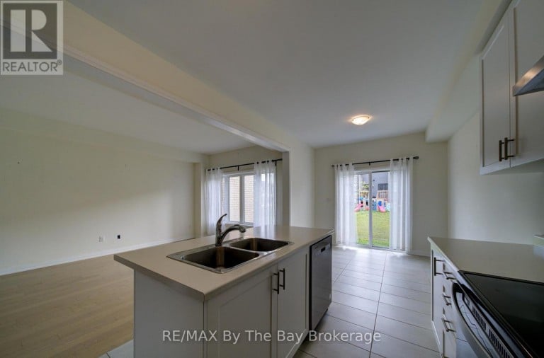 73 FEDERICA CRESCENT, Wasaga Beach, Ontario, L9Z0N5