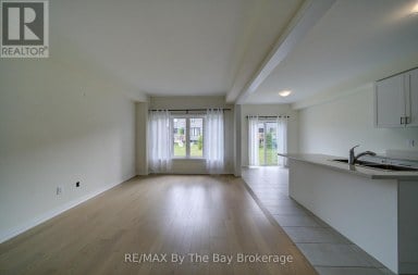 73 FEDERICA CRESCENT Wasaga Beach Ontario photo 8