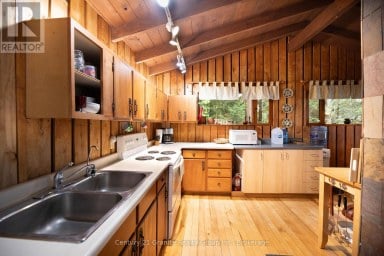 4943 KENNISIS LAKE ROAD Dysart et al (Havelock) Ontario photo 8