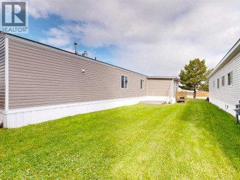 88 Hillpark Trailer Court Whitecourt Alberta photo 2