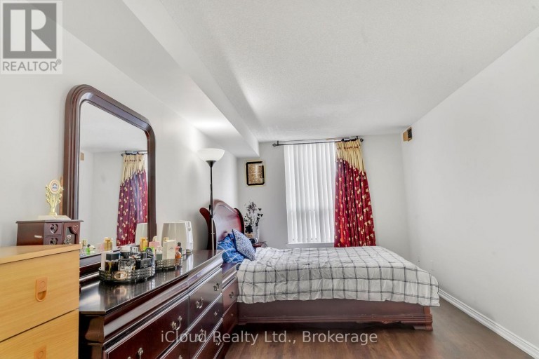 903 - 135 HILLCREST AVENUE, Mississauga (Cooksville), Ontario, L5B4B1