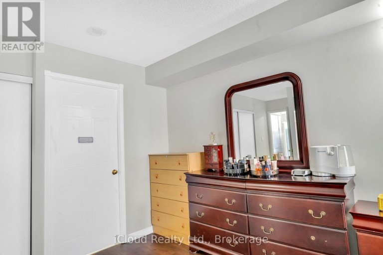 903 - 135 HILLCREST AVENUE, Mississauga (Cooksville), Ontario, L5B4B1