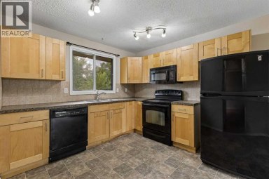 124 Pineset Place NE Calgary Alberta photo 10