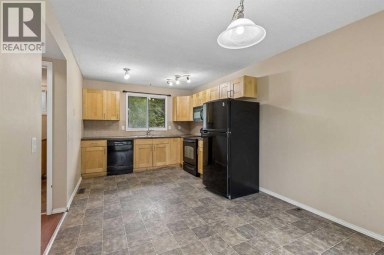 124 Pineset Place NE Calgary Alberta photo 14