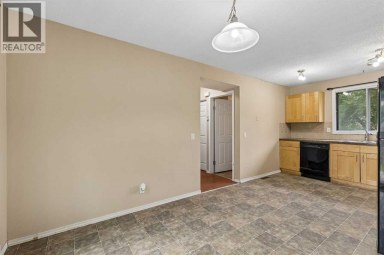 124 Pineset Place NE Calgary Alberta photo 15