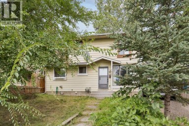124 Pineset Place NE Calgary Alberta photo 2