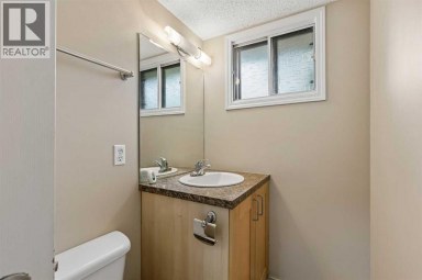 124 Pineset Place NE Calgary Alberta photo 24