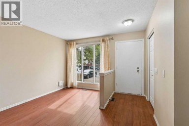 124 Pineset Place NE Calgary Alberta photo 5