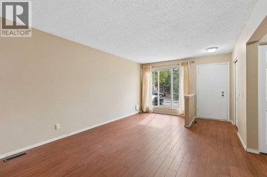 124 Pineset Place NE Calgary Alberta photo 6