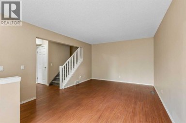 124 Pineset Place NE Calgary Alberta photo 8