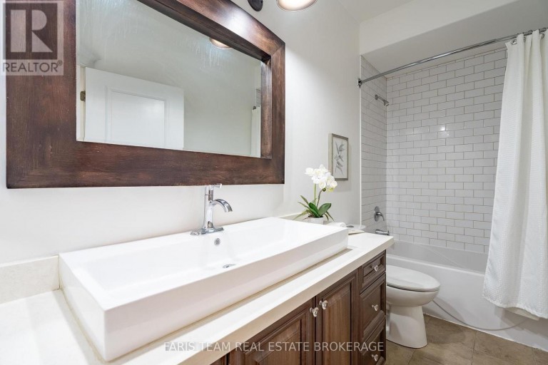 2 HARRY PARKER PLACE, Adjala-Tosorontio (Everett), Ontario, L0M1J0