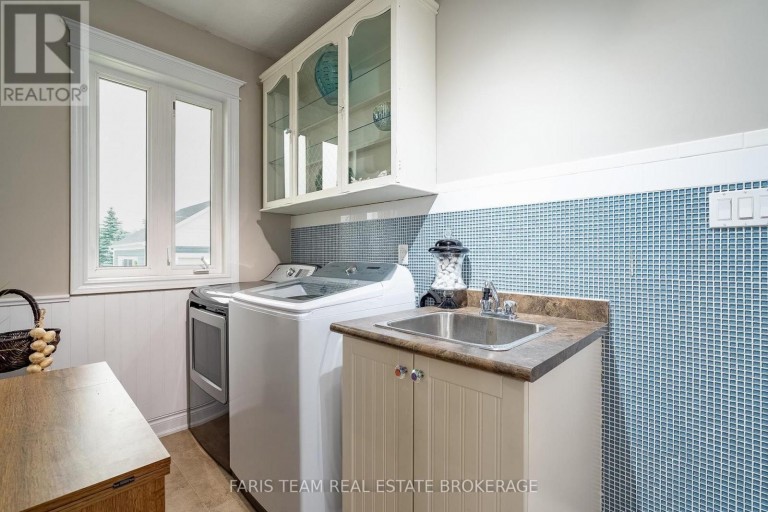 2 HARRY PARKER PLACE, Adjala-Tosorontio (Everett), Ontario, L0M1J0
