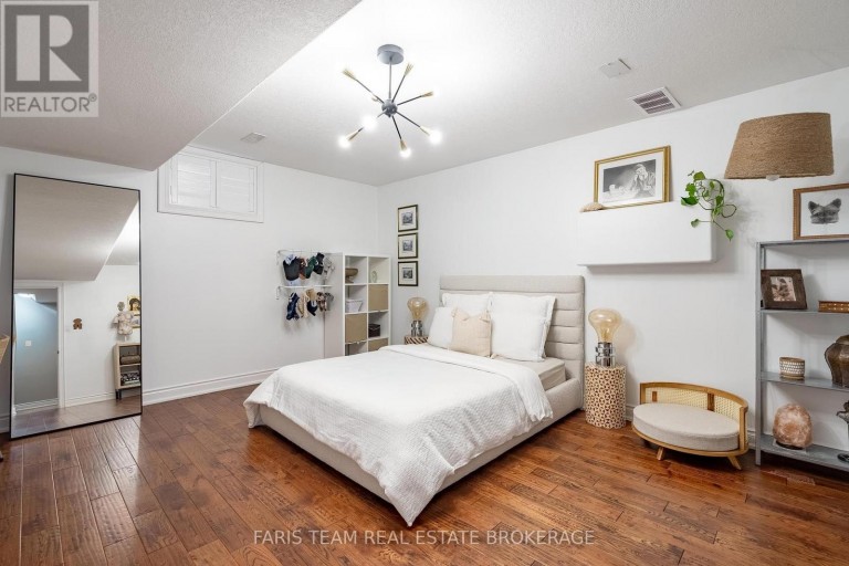 2 HARRY PARKER PLACE, Adjala-Tosorontio (Everett), Ontario, L0M1J0