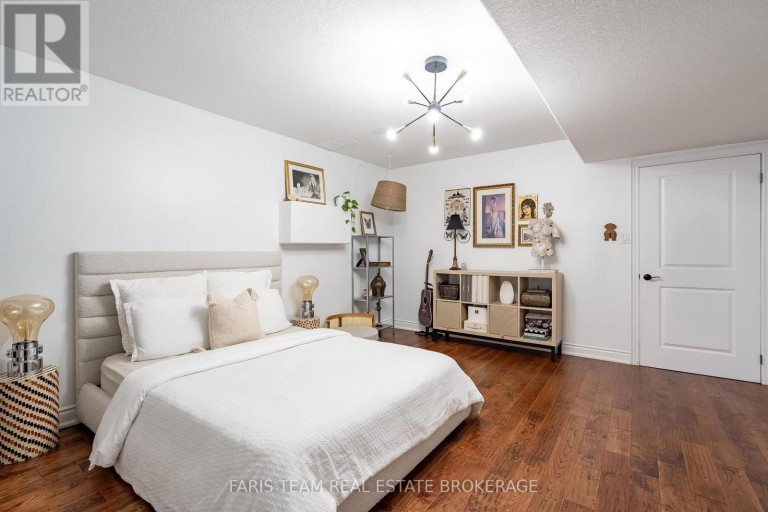 2 HARRY PARKER PLACE, Adjala-Tosorontio (Everett), Ontario, L0M1J0