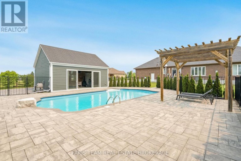 2 HARRY PARKER PLACE, Adjala-Tosorontio (Everett), Ontario, L0M1J0