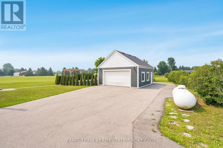 2 HARRY PARKER PLACE, Adjala-Tosorontio (Everett), Ontario, L0M1J0