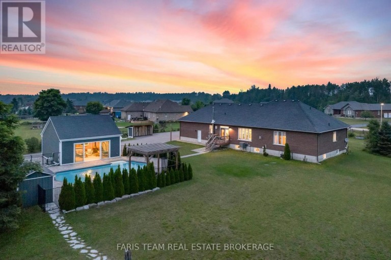 2 HARRY PARKER PLACE, Adjala-Tosorontio (Everett), Ontario, L0M1J0