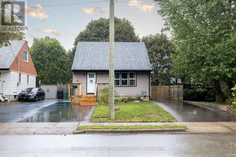 102 STEWART AVENUE, Cambridge, Ontario, N1R2T9